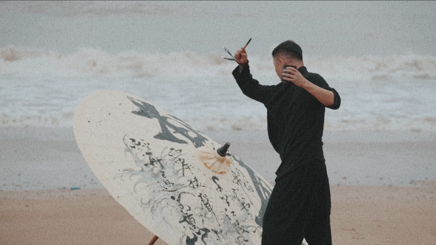 Skiff by Liu Yefu 刘野夫《轻舟》 — Qingdao